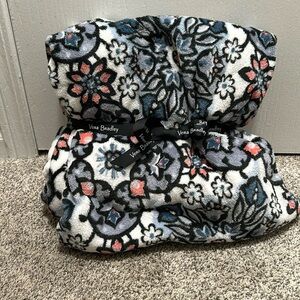 Vera Bradley Throw Blanket- Lisbon Medallion